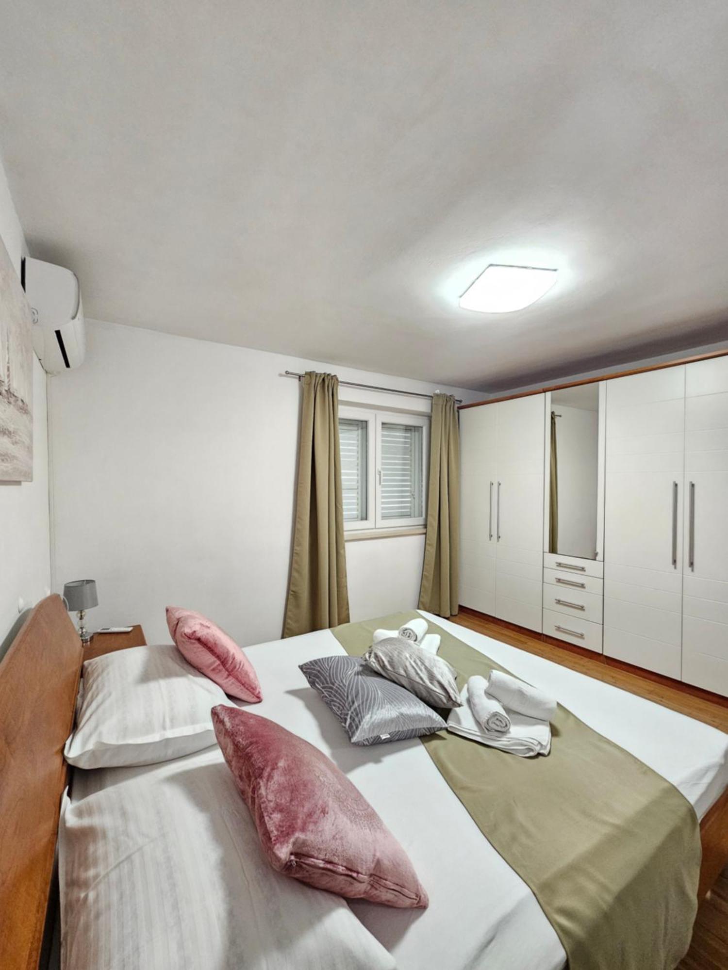 Apartments Iva Makarska Esterno foto