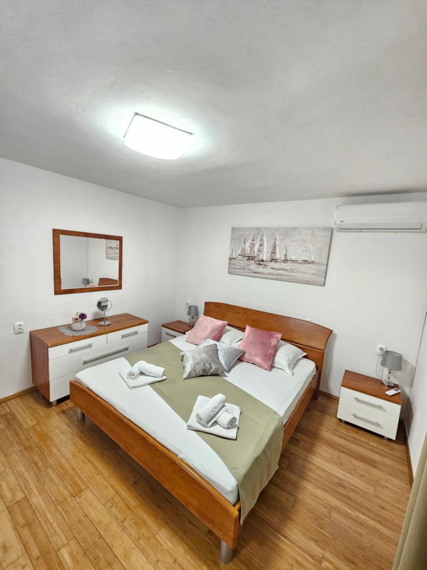 Apartments Iva Makarska Esterno foto